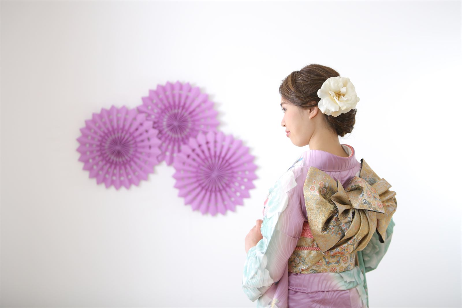Lavender furisode with a gold obi, from behind